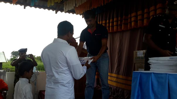30. වැලිඔය ශ්‍රි සීලමිත්‍ර පාසල සඳහා නිළ ඇදුම් ප්‍රධානය