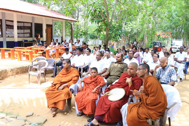 34. තෙල්බදුආර ශ්‍රි සිද්ධාර්ථ දහම් පාසල සඳහා ඩෙස් බංකු ප්‍රධානය