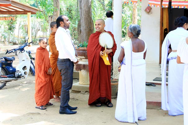 34. තෙල්බදුආර ශ්‍රි සිද්ධාර්ථ දහම් පාසල සඳහා ඩෙස් බංකු ප්‍රධානය