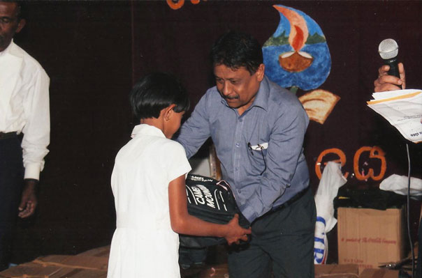 35. බෝපත්තලාව විදුහල සඳහා නිළ ඇදුම් ප්‍රධානය