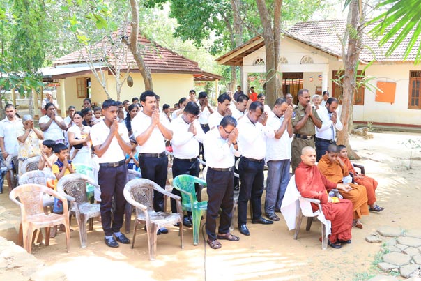 34. තෙල්බදුආර ශ්‍රි සිද්ධාර්ථ දහම් පාසල සඳහා ඩෙස් බංකු ප්‍රධානය