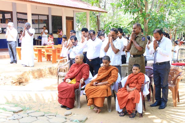 34. තෙල්බදුආර ශ්‍රි සිද්ධාර්ථ දහම් පාසල සඳහා ඩෙස් බංකු ප්‍රධානය