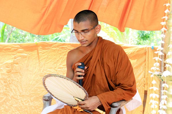 34. තෙල්බදුආර ශ්‍රි සිද්ධාර්ථ දහම් පාසල සඳහා ඩෙස් බංකු ප්‍රධානය
