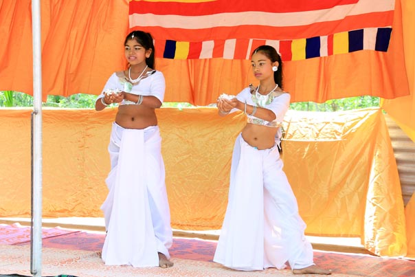 34. තෙල්බදුආර ශ්‍රි සිද්ධාර්ථ දහම් පාසල සඳහා ඩෙස් බංකු ප්‍රධානය