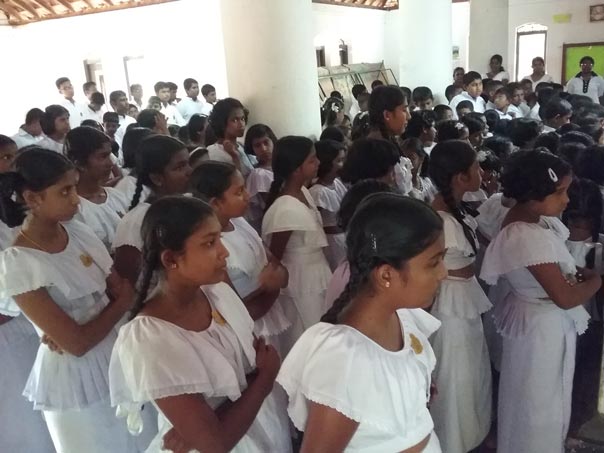33. මාහිම්පිටිය ශ්‍රි ජයසුන්දරාරාම දහම් පාසල සඳහා නිළ ඇදුම් ප්‍රධානය
