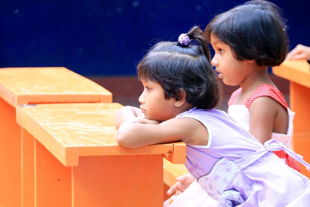 34. තෙල්බදුආර ශ්‍රි සිද්ධාර්ථ දහම් පාසල සඳහා ඩෙස් බංකු ප්‍රධානය